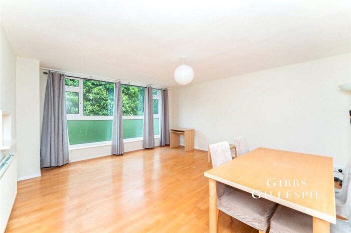 2 Bedroom Flat To Rent In Langham Gardens, London, W13