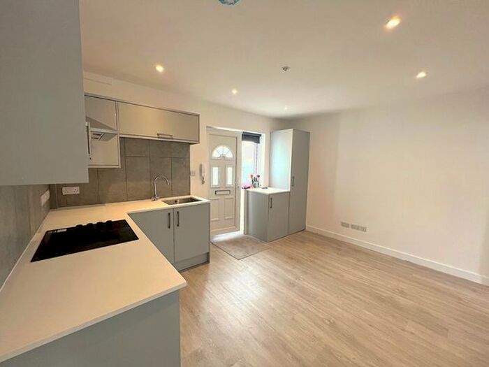 2 Bedroom Flat To Rent In Boundary Road, Hove, BN3