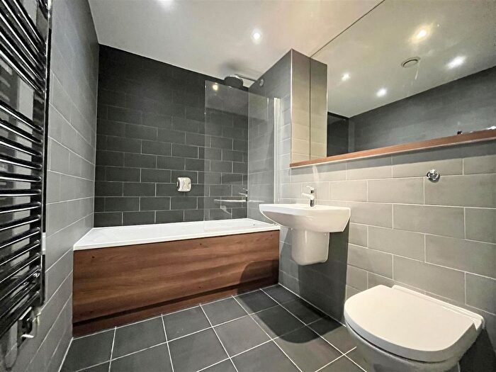 2 Bedroom Flat To Rent In Cambridge Street, Manchester, M1