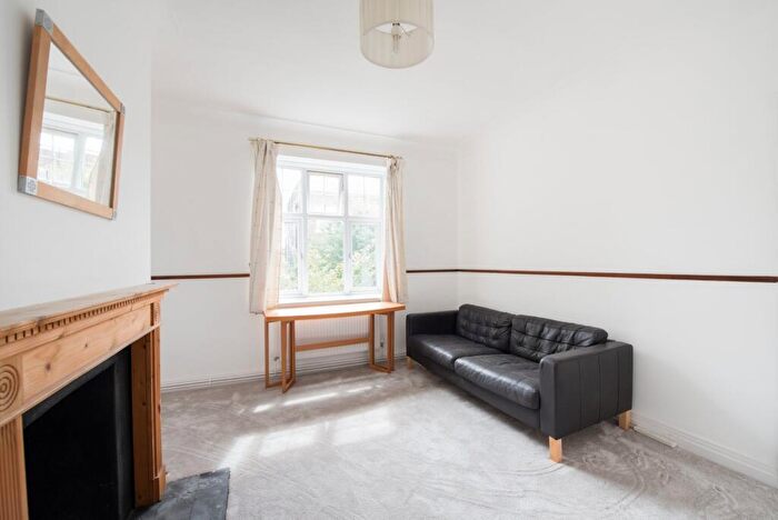 2 Bedroom Apartment To Rent In Belsize Grove, London, NW3
