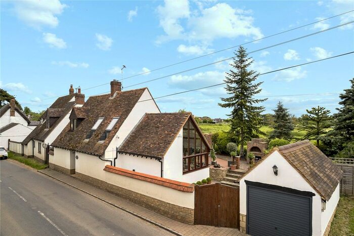 3 Bedroom Detached House For Sale In Bridgeway, Cuddington, Aylesbury, HP18