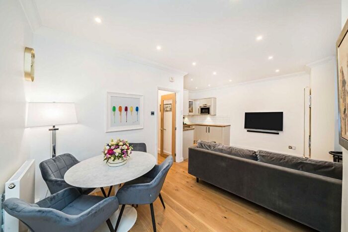 2 Bedroom Flat To Rent In Barons Court Road, London, W14