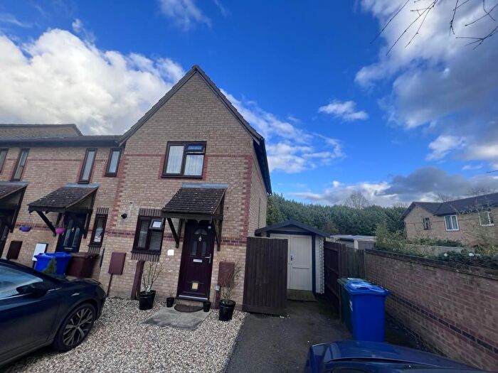 2 Bedroom End Of Terrace House To Rent In Aspen Close, Bicester, OX26