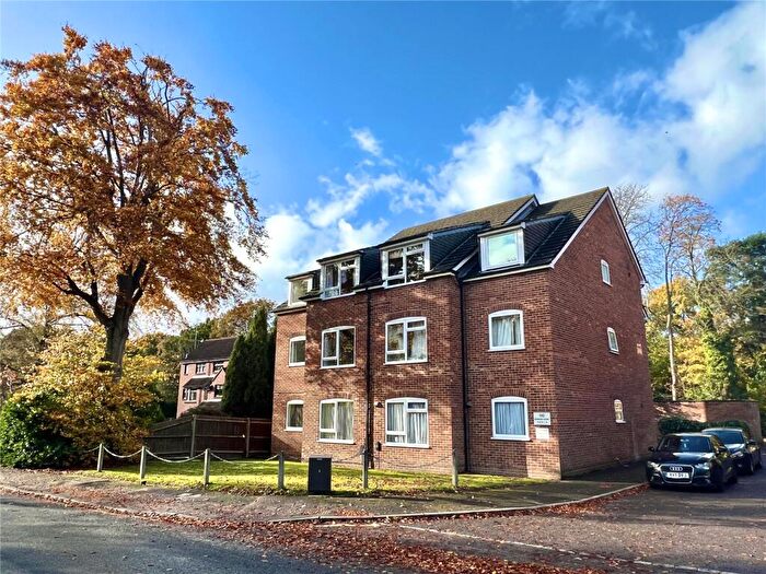 2 Bedroom Flat For Sale In Gordon Road, Camberley, Surrey, GU15