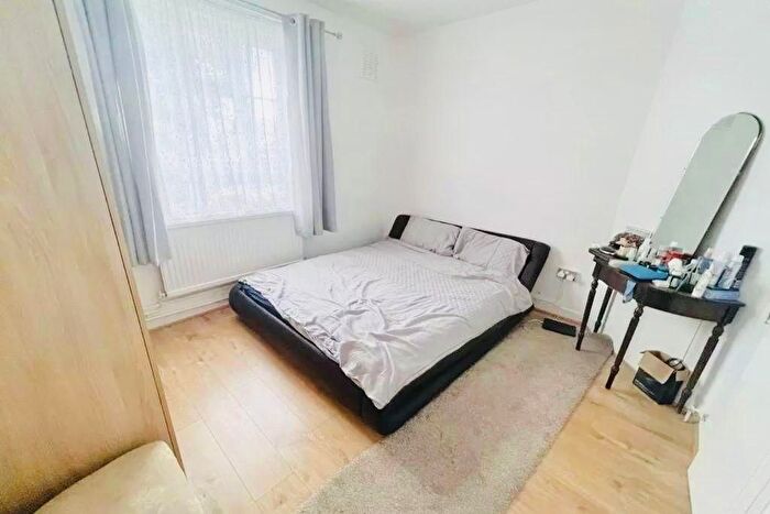 4 Bedroom Flat To Rent In Calvert House, White City Estate, London, W12