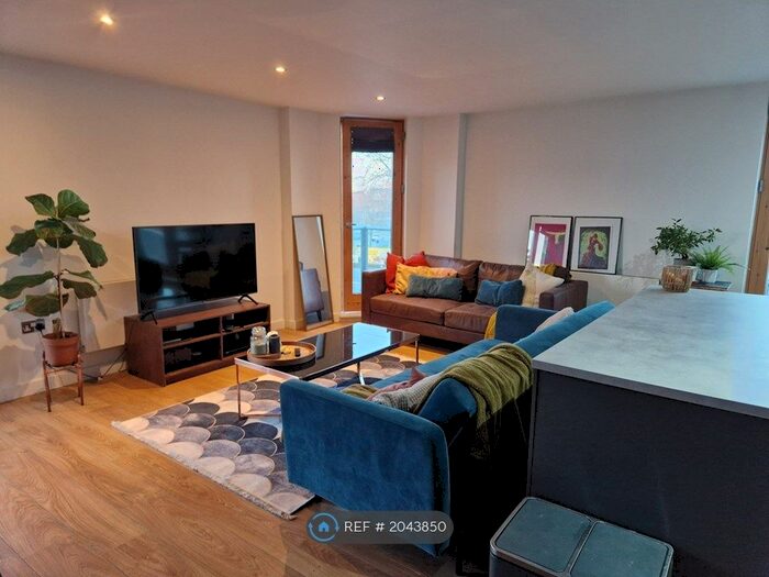 2 Bedroom Flat To Rent In Grove Apartments, Stratford, E15