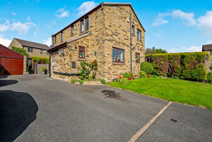 4 Bedroom Detached House For Sale In Highley Park, Clifton, Brighouse, West Yorkshire, HD6