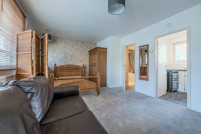 Studio To Rent In Mysore Road, Battersea, London, SW11