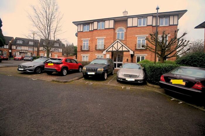 1 Bedroom Flat To Rent In Heton Gardens, Hendon, London, NW4