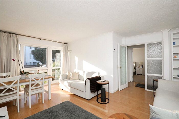 2 Bedroom Flat To Rent In Nutborn House, Clifton Road, SW19