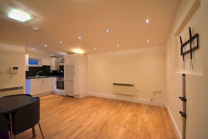 1 Bedroom Flat To Rent In B Franciscan Road, Tooting, London, SW17