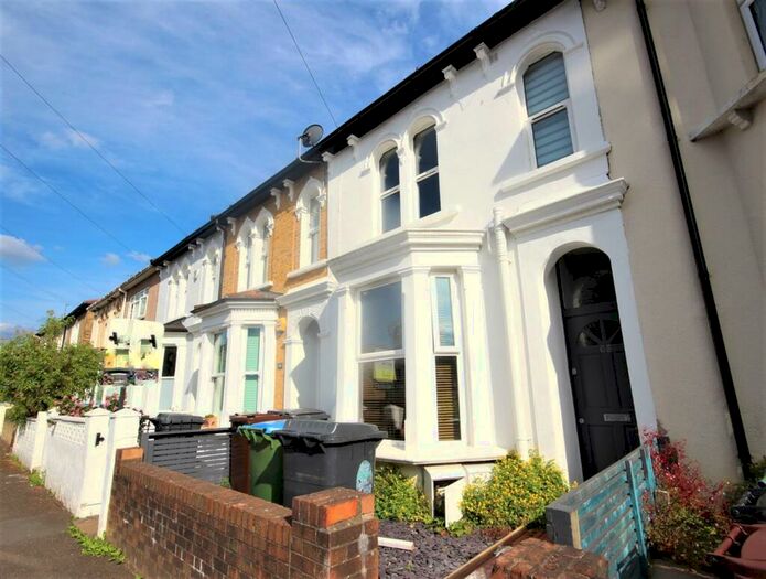 2 Bedroom Flat To Rent In Granville Road, London, E17