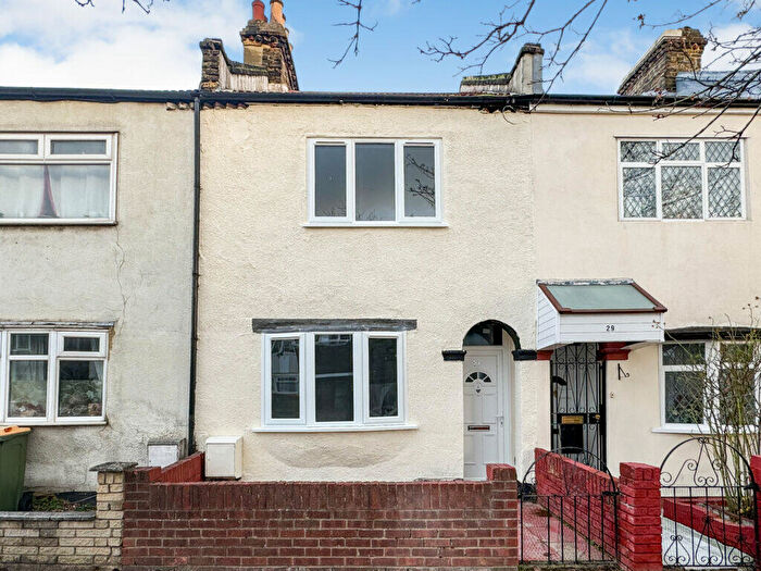 3 Bedroom Terraced House To Rent In New Barn Street, London, E13