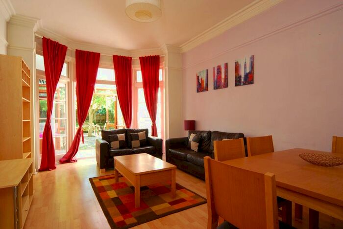 1 Bedroom Flat To Rent In Uxbridge Road, Ealing Common, London, W3
