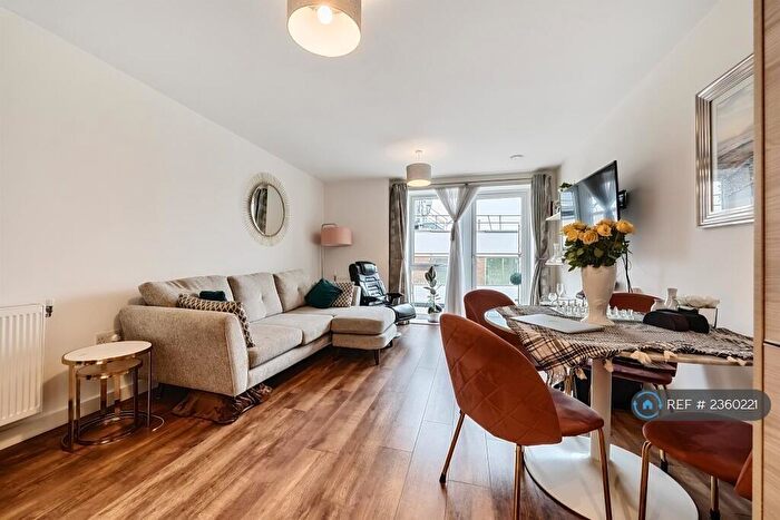 1 Bedroom Flat To Rent In Attlee Court, London, N20