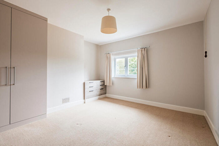 4 Bedroom Detached House For Sale In Furzebrook Road, Wareham, BH20 - Photo 12