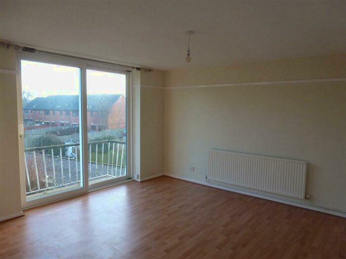 1 Bedroom Apartment To Rent In Priory Crescent, Aylesbury, HP19