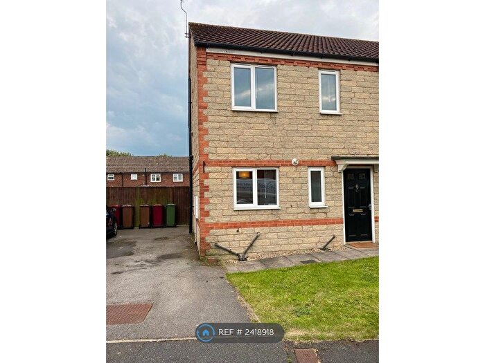3 Bedroom Semi-Detached House To Rent In Queens Drive, Scunthorpe, DN17