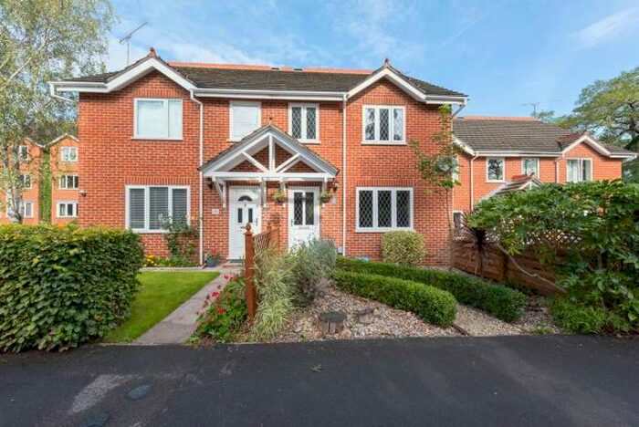 3 Bedroom Semi-Detached House To Rent In Blackwater, GU17