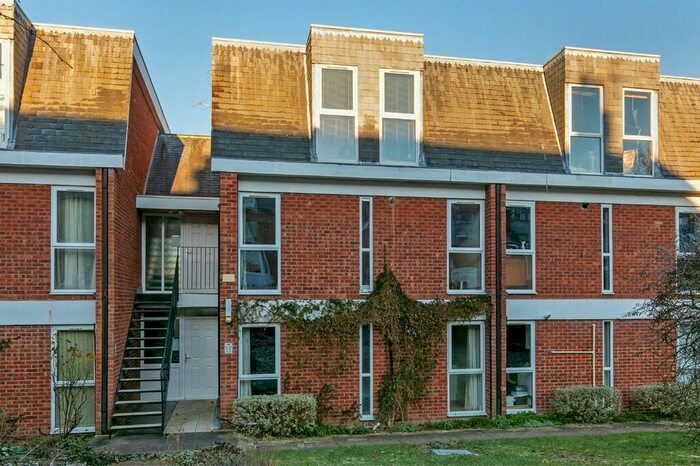 2 Bedroom Apartment To Rent In Elm Road, Winchester, SO22