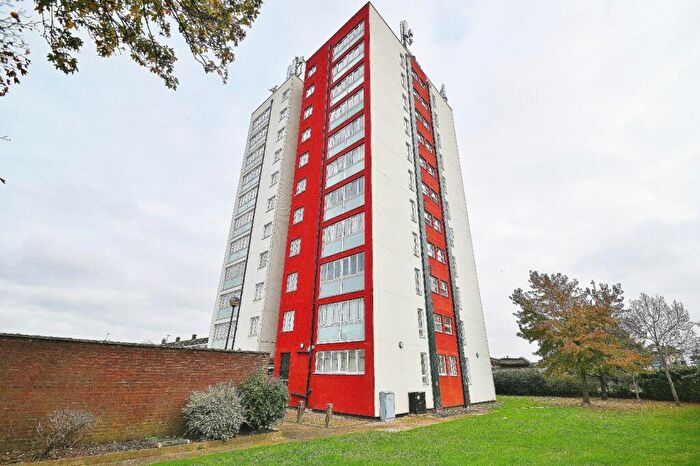 1 Bedroom Apartment For Sale In High Street, Langley, Berkshire, SL3