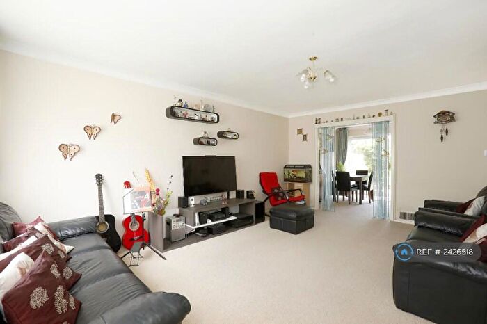 3 Bedroom Terraced House To Rent In Turnpike Link, Croydon, CR0