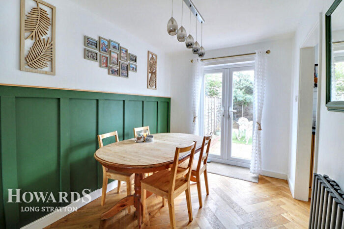 3 Bedroom Semi Detached House For Sale In Porter Road, Long Stratton, NR15