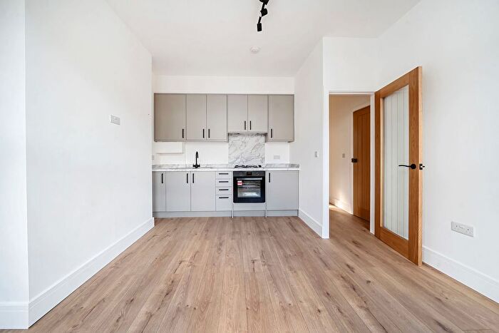 2 Bedroom Flat To Rent In Regina Road, Southall, UB2