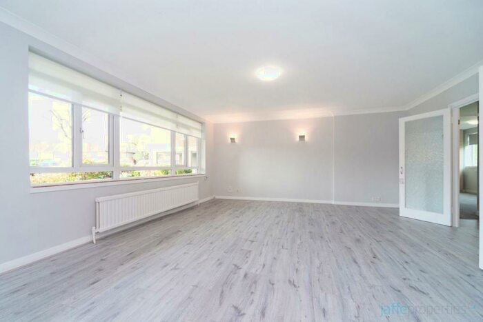 2 Bedroom Apartment To Rent In Regents Park Road, London, N3