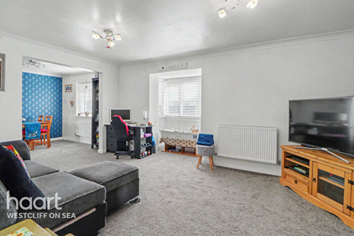 2 Bedroom Flat For Sale In Retort Close, Southend-On-Sea, SS1