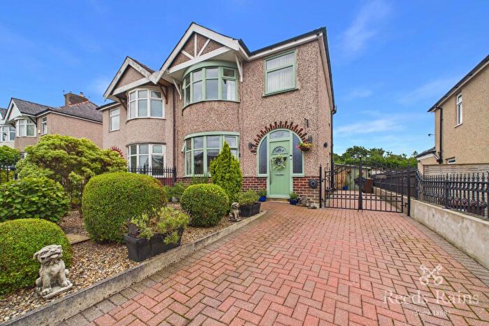 3 Bedroom Semi-Detached House For Sale In Brunshaw Road, Burnley, Lancashire, BB10