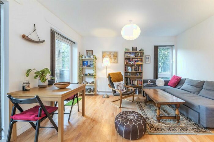 2 Bedroom Flat To Rent In Copenhagen Street, Islington, London, N1