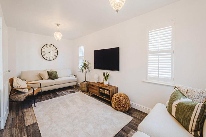 3 Bedroom Semi Detached House For Sale In The Marlestones, Swindon, SN1