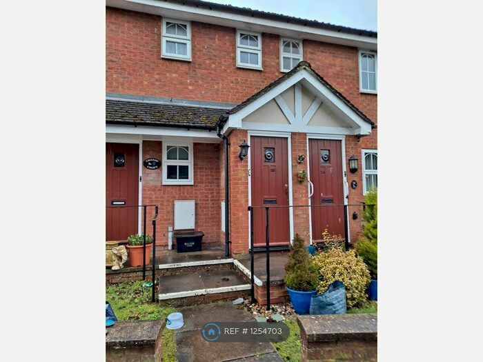 1 Bedroom Flat To Rent In Earl Howe Road, Holmer Green HP15