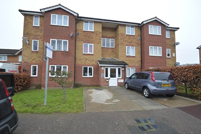 1 Bedroom Apartment For Sale In Coopers Close, Dagenham, RM10