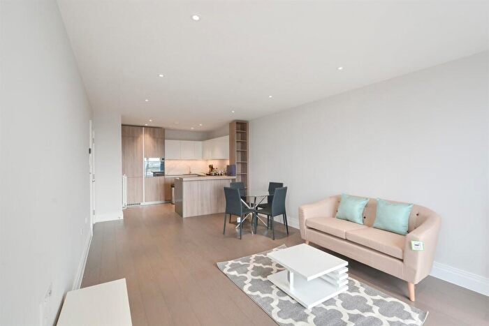2 Bedroom Apartment To Rent In Queenshurst Square, KT2