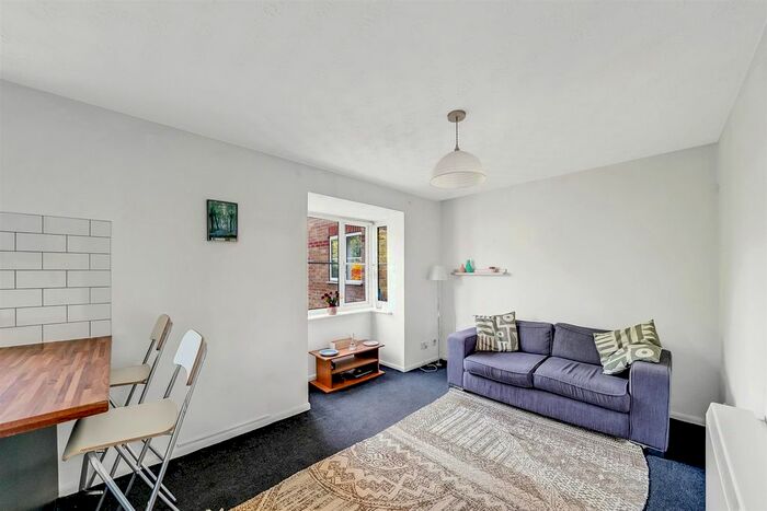 1 Bedroom Flat For Sale In Higham Station Avenue, London, E4