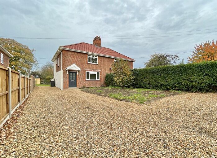 3 Bedroom Semi Detached House For Sale In Harleston Road, Rushall, IP21