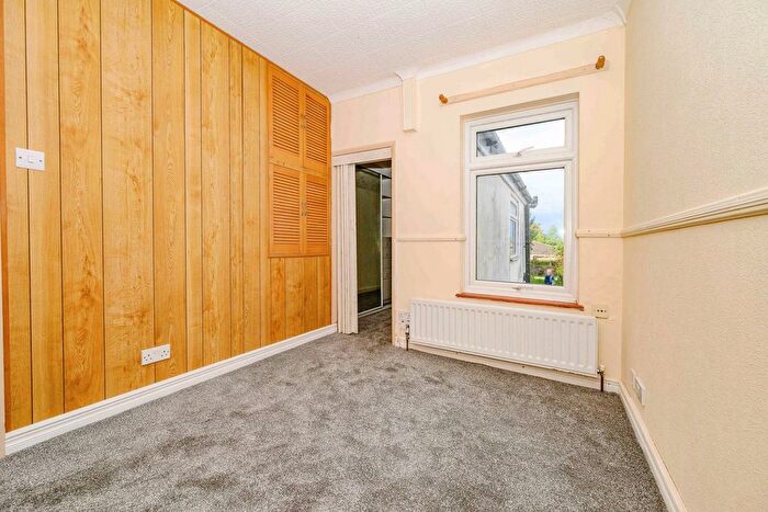 3 Bedroom End Of Terrace House For Sale In West Street, Dunstable, Bedfordshire, LU6