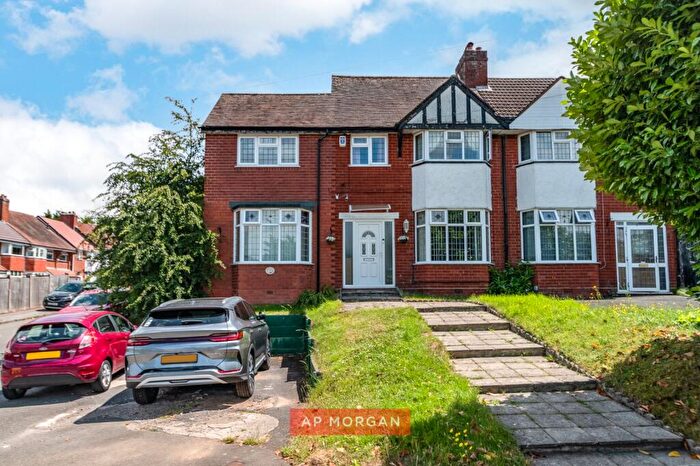 4 Bedroom Semi-Detached House For Sale In Bell Hill, Northfield, Birmingham, B31