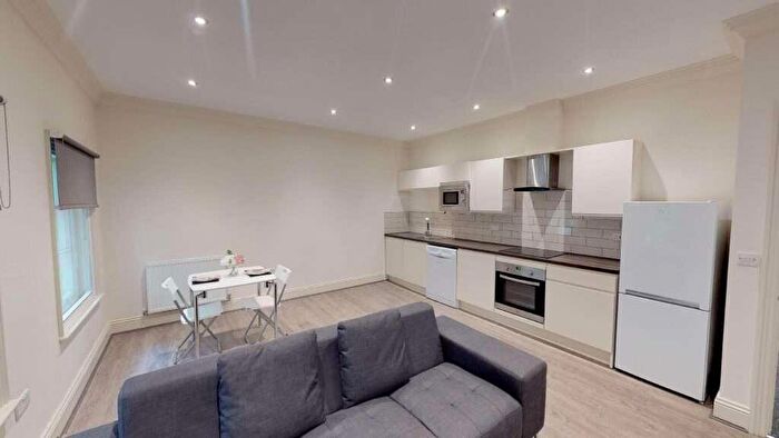 2 Bedroom Flat To Rent In Flat, St James Row, S1