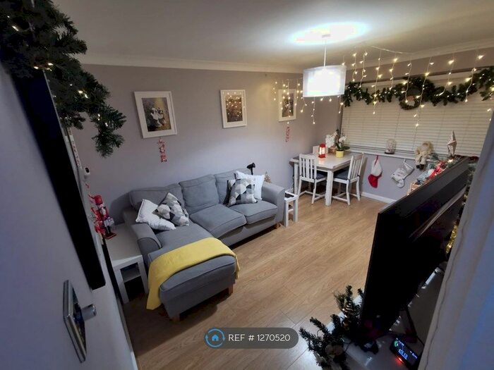 2 Bedroom Maisonette To Rent In Swallowdale, South Croydon CR2