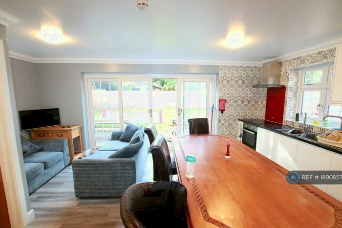 6 Bedroom Terraced House To Rent In Shinfield Road, Reading, RG2