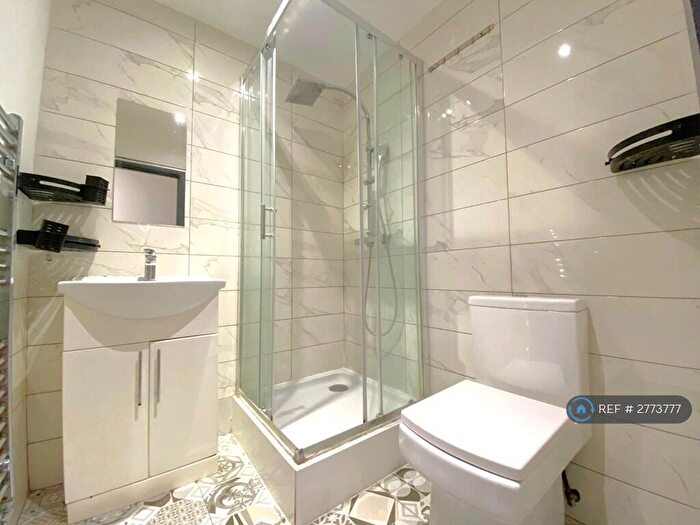 3 Bedroom Flat To Rent In Winchester Road, London, E4