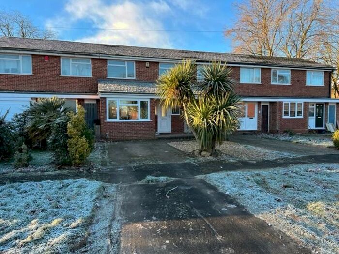 3 Bedroom Property To Rent In Melrose Court, Calmore, Southampton, SO40