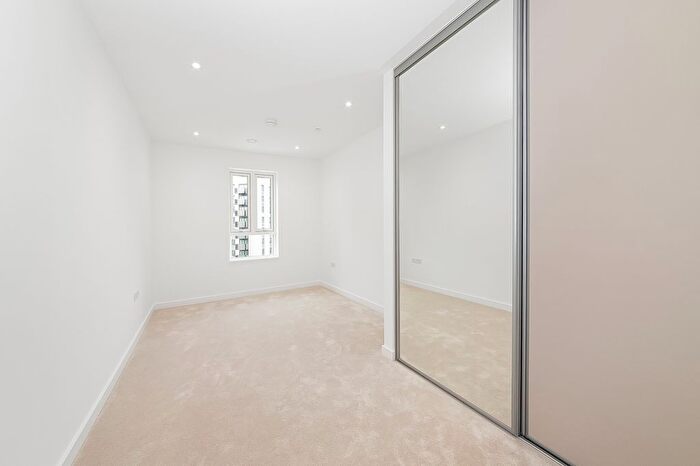 3 Bedroom Flat To Rent In Trinity Park, Woolwich, SE18