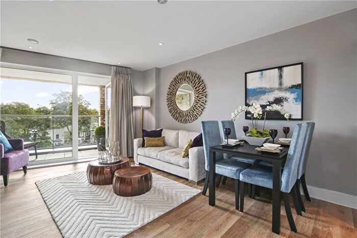 2 Bedroom Flat To Rent In Greenside Road, Shepherd's Bush, W12