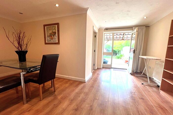 4 Bedroom House To Rent In Swansea Court, E16