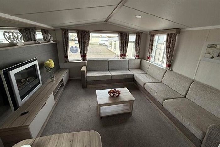 2 Bedroom Mobile/park Home For Sale In Panorama Road, Swanage, BH19