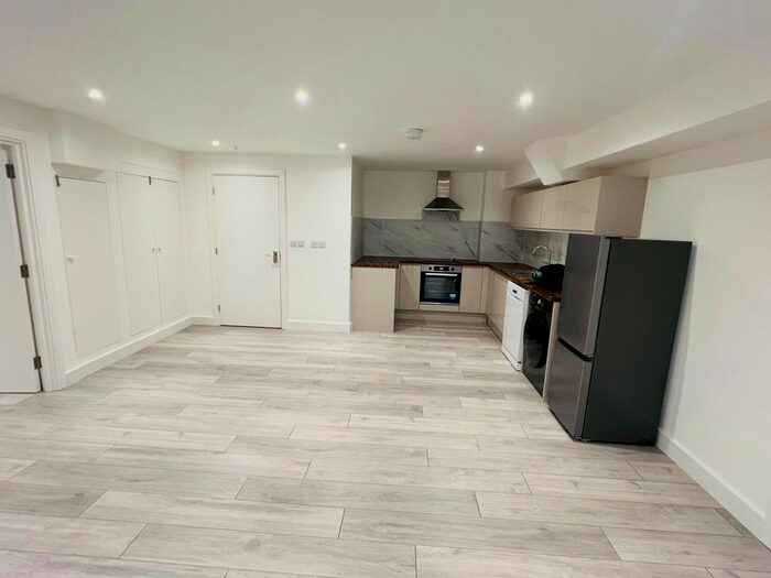 1 Bedroom Flat To Rent In Victoria House, - Desborough Street, High Wycombe, Buckinghamshire, HP11